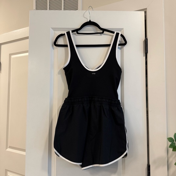 YPB Abercrombie and Fitch Black and White Athletic Romper. Size M - Picture 3 of 3
